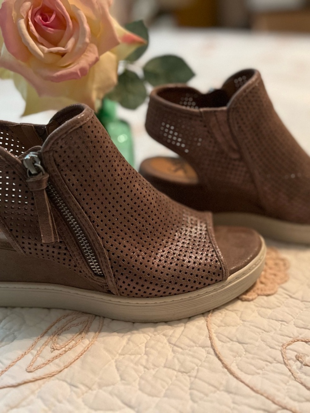 Women's Brown Perforated Zip Peep-Toe Wedge Sandals Size 7.5
